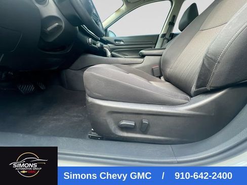 Used 2024 Nissan Altima 2.5 SV FWD image 15