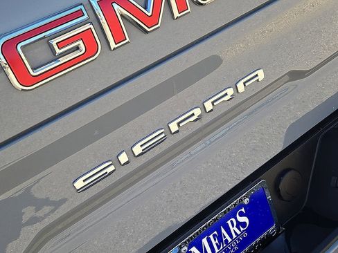 Used 2024 GMC Sierra 1500 AT4 w/ Technology Package AWD/4WD image 14