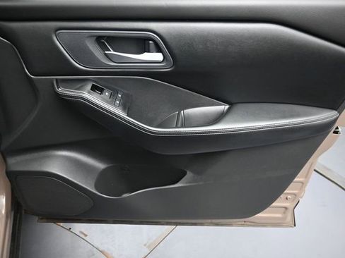 Used 2025 Nissan Rogue SV AWD/4WD image 29