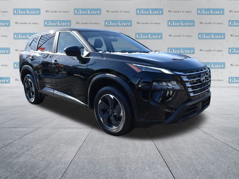 Used 2025 Nissan Rogue SV image 3