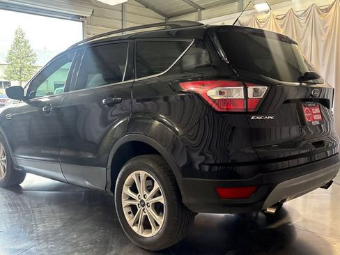 Used 2018 Ford Escape SE w/ Ford Safe & Smart Package FWD image 7
