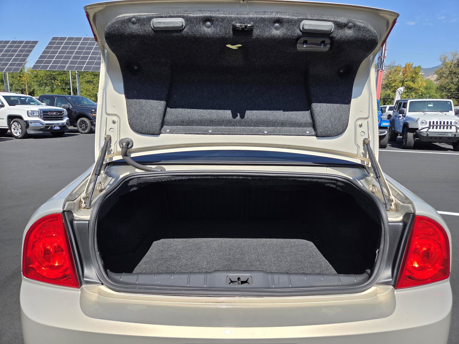 Used 2011 Chevrolet Malibu LS FWD image 17