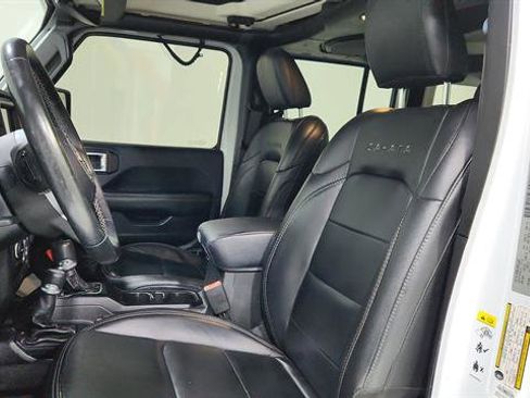 Used 2019 Jeep Wrangler Unlimited Sahara image 14