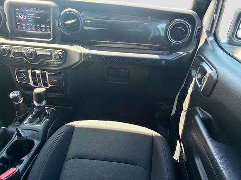 Used 2022 Jeep Wrangler Unlimited Sport AWD/4WD image 17