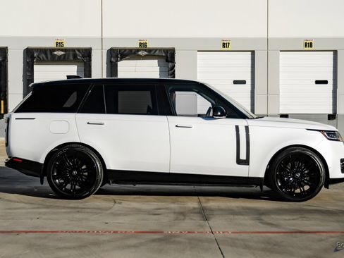 Used 2023 Land Rover Range Rover Long Wheelbase Autobiography image 16