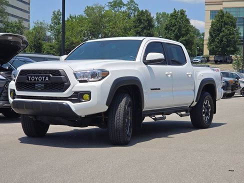 Used 2022 Toyota Tacoma TRD Off-Road w/ Technology Package AWD/4WD image 21