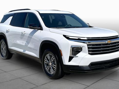Certified 2026 Chevrolet Traverse LT FWD image 3