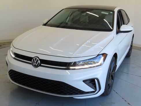 New 2025 Volkswagen Jetta SE image 9