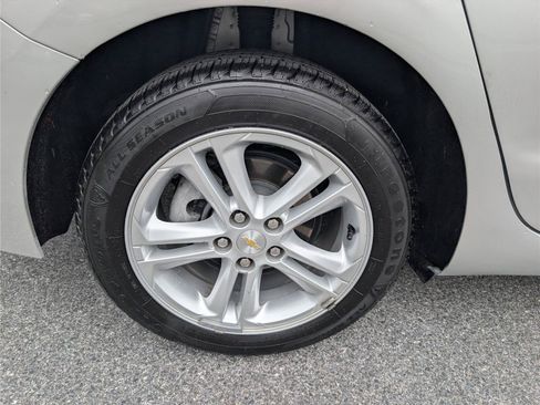 Used 2018 Chevrolet Cruze LT FWD image 9