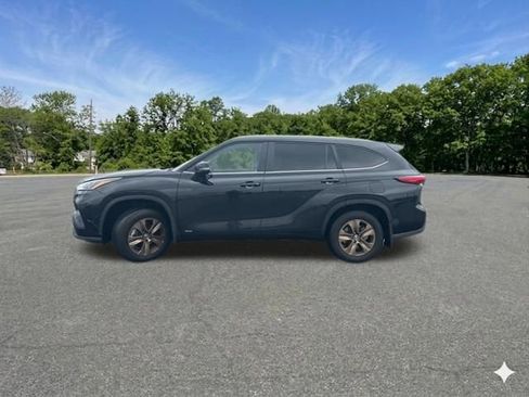 Used 2023 Toyota Highlander Bronze Edition AWD/4WD image 5