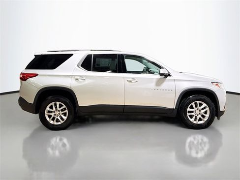 Used 2019 Chevrolet Traverse LT w/ LPO, Black Accent Package image 6