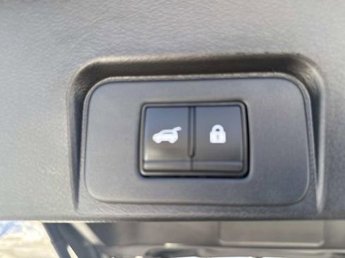 Used 2024 Nissan Rogue SV image 9