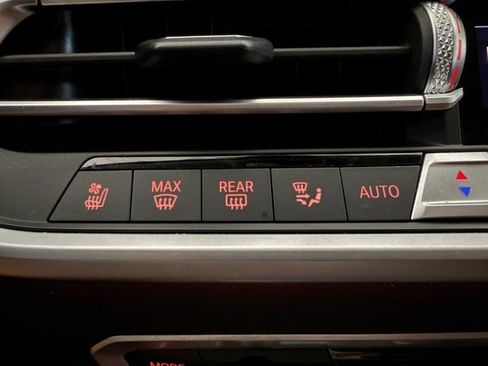 Used 2021 BMW X7 xDrive40i w/ Premium Package AWD/4WD image 34