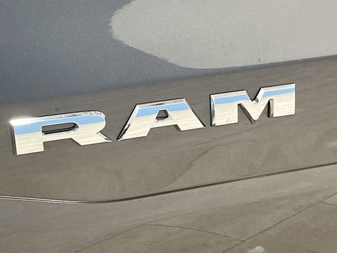 Used 2019 RAM 1500 Laramie image 39