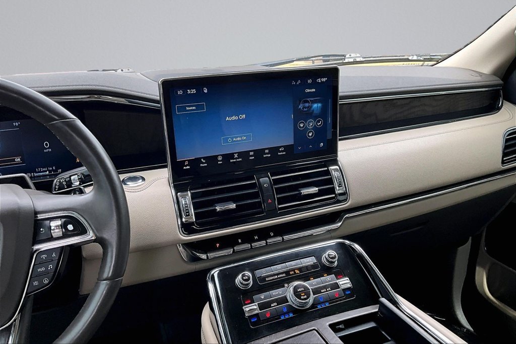Used 2022 Lincoln Navigator Reserve AWD/4WD image 6