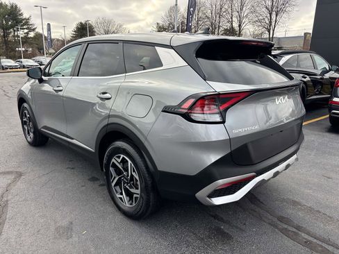 Used 2025 Kia Sportage LX image 3