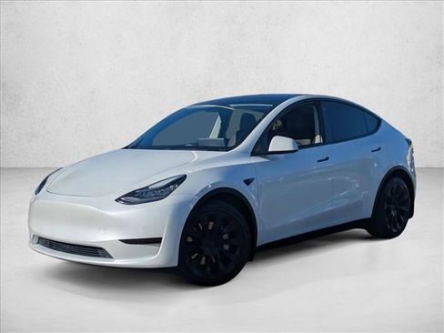 Used 2021 Tesla Model Y Long Range image 1