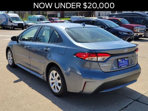 Used 2022 Toyota Corolla LE image 3