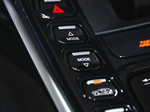 Used 2021 Aston Martin DBX Base image 37