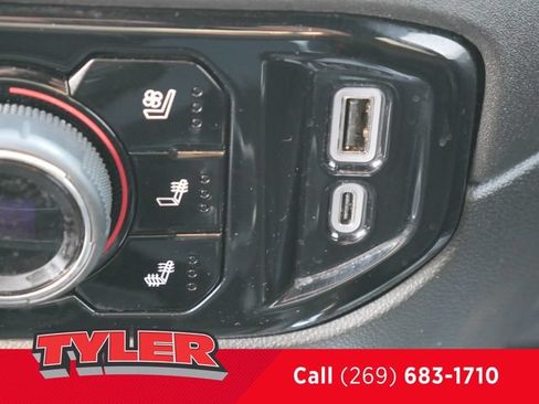Used 2024 Chevrolet Silverado 2500 High Country w/ High Country Premium Package AWD/4WD image 31