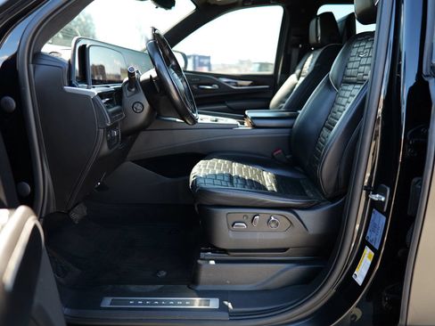 Used 2022 Cadillac Escalade ESV Sport Platinum AWD/4WD image 18
