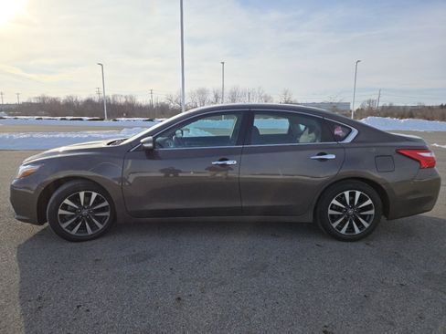 Used 2017 Nissan Altima 2.5 SV w/ Convenience Package image 13