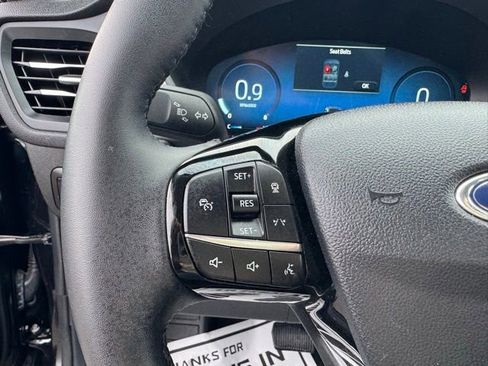 Used 2025 Ford Escape Platinum image 34