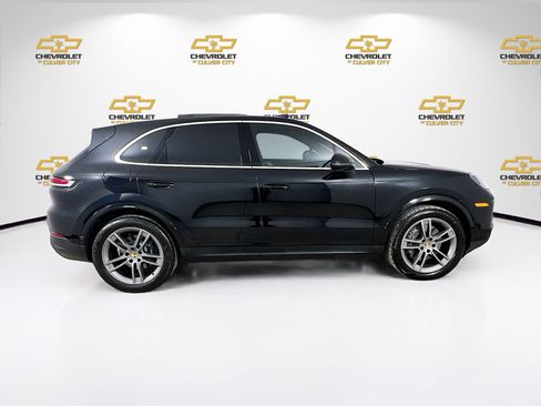 Used 2024 Porsche Cayenne image 8