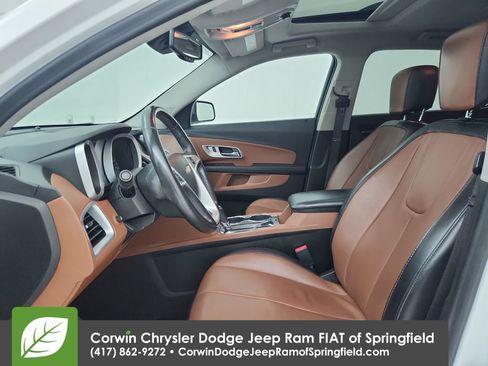 Used 2017 Chevrolet Equinox Premier w/ Enhanced Convenience Package AWD/4WD image 2