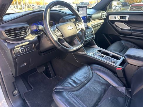 Used 2020 Ford Explorer Platinum w/ Premium Technology Package image 29