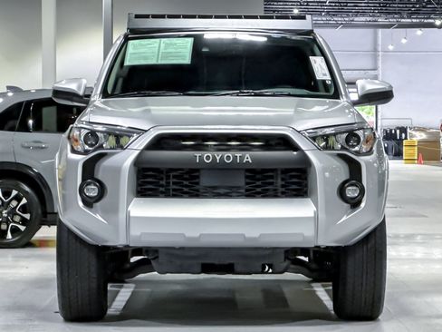 Used 2021 Toyota 4Runner SR5 AWD/4WD image 5