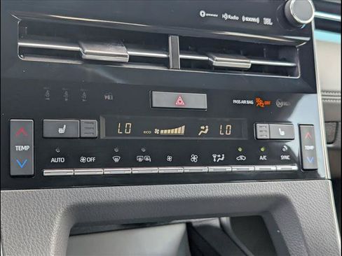 Used 2020 Toyota Avalon XLE w/ Moonroof Package FWD image 16