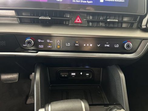 Used 2025 Kia Sportage EX FWD image 21