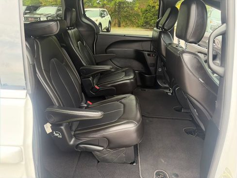 Used 2026 Chrysler Pacifica Select FWD image 40