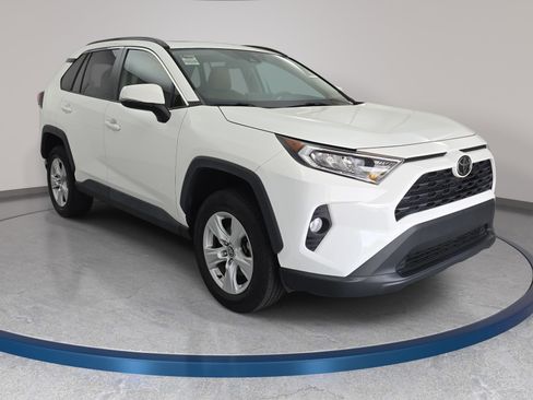 Used 2021 Toyota RAV4 XLE w/ Convenience Package FWD image 3