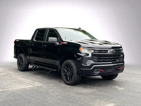 Used 2025 Chevrolet Silverado 1500 LT Trail Boss w/ Convenience Package II AWD/4WD image 2