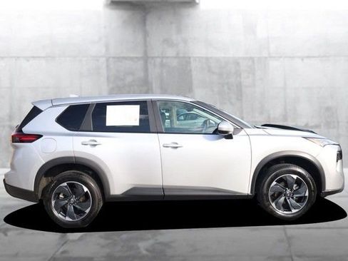 Certified 2025 Nissan Rogue SV image 5