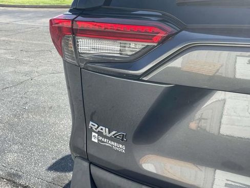 Used 2020 Toyota RAV4 LE FWD image 11