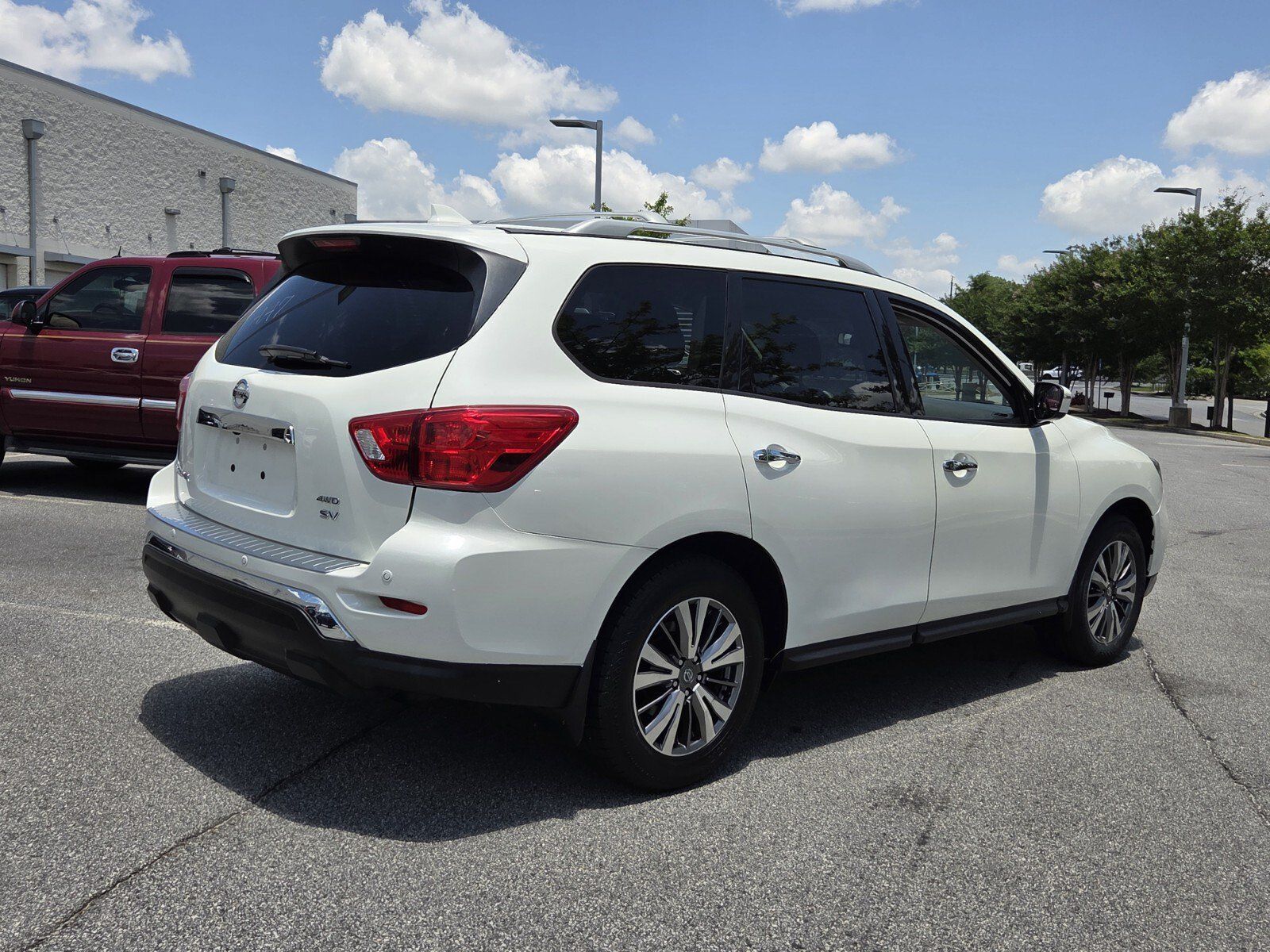 Used 2020 Nissan Pathfinder SV AWD/4WD image 6