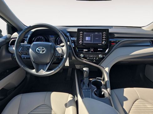 Used 2022 Toyota Camry SE image 9