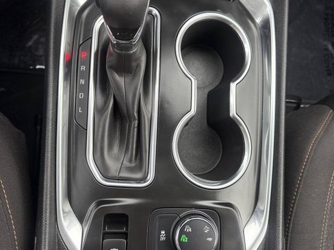 Used 2021 Chevrolet Traverse LT AWD/4WD image 19