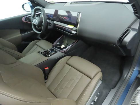 Certified 2025 BMW X3 xDrive30i w/ Convenience Package image 18