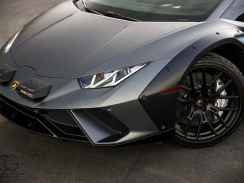 Used 2024 Lamborghini Huracan Sterrato AWD/4WD image 8