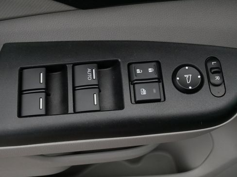 Used 2014 Honda CR-V LX image 19