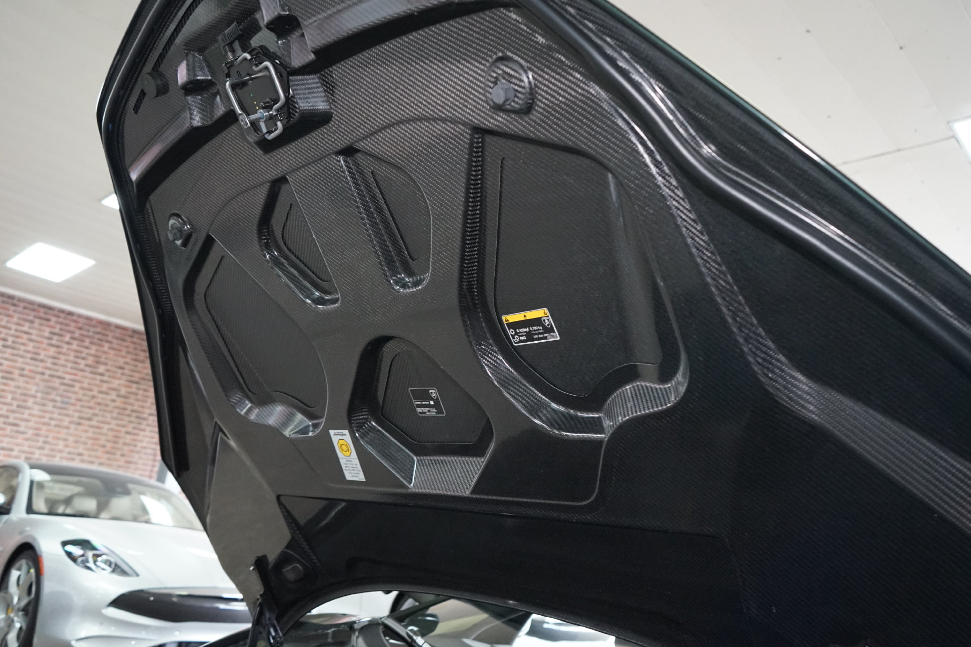Used 2025 Lamborghini Revuelto AWD/4WD image 25