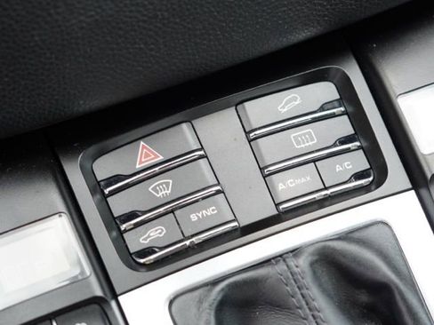 Used 2018 Porsche Macan AWD/4WD image 25