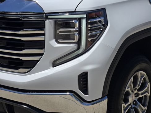 Used 2025 GMC Sierra 1500 SLT AWD/4WD image 15