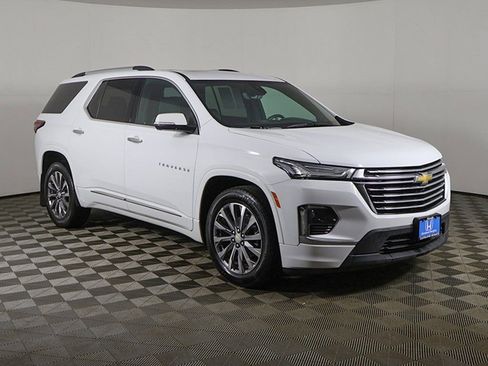 Used 2023 Chevrolet Traverse Premier AWD/4WD image 2