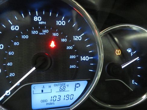 Used 2015 Toyota Corolla LE FWD image 13