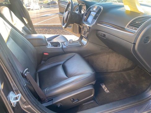 Used 2016 Chrysler 300 Limited image 35